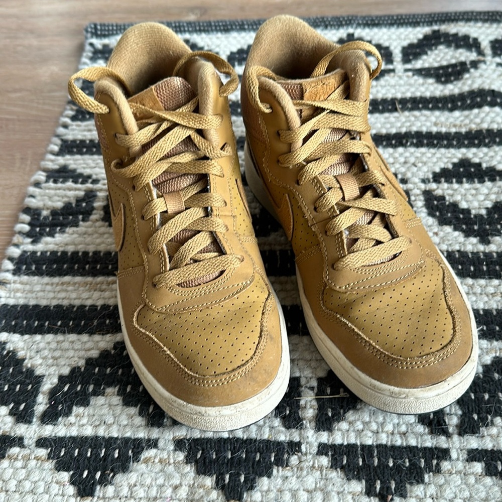 Big Kid Nike 4.5